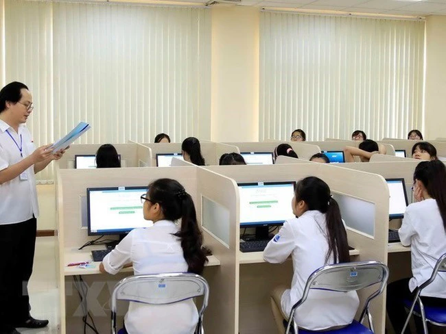 Trong phòng thi HSA. (Ảnh: TTXVN)