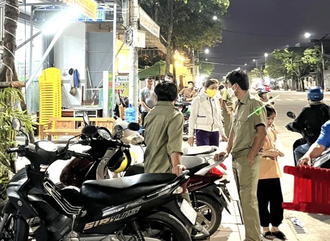 Gia đình tổ chức tang lễ cho bé trai