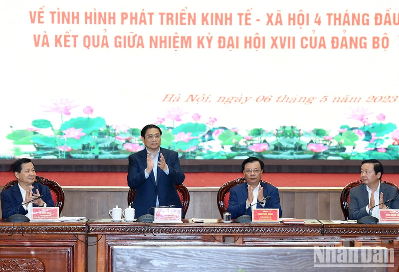 Thủ tướng Phạm Minh Chính chủ trì làm việc giữa Thường trực Chính phủ với Ban Thường vụ Thành ủy Hà Nội về tình hình phát triển kinh tế-xã hội.