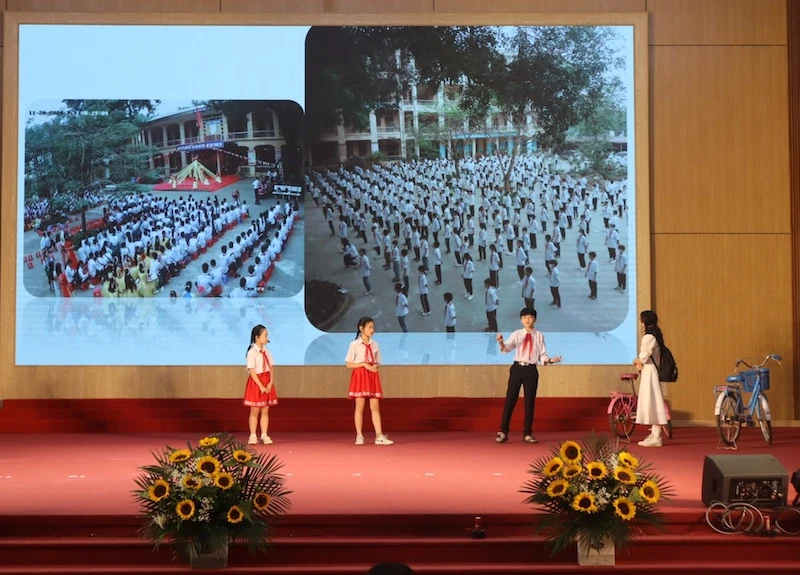 Học sinh tham dự cuộc thi 