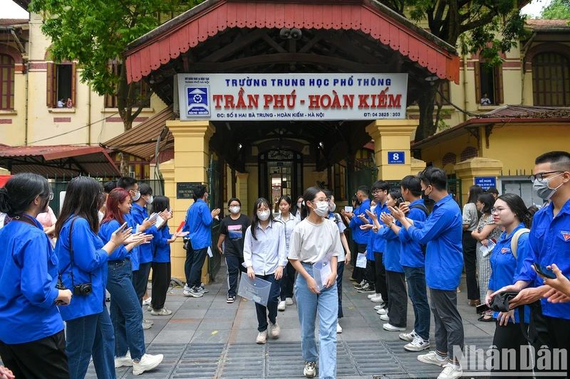 Hình ảnh tại Kỳ thi lớp 10 của Hà Nội (Ảnh: THÀNH ĐẠT)