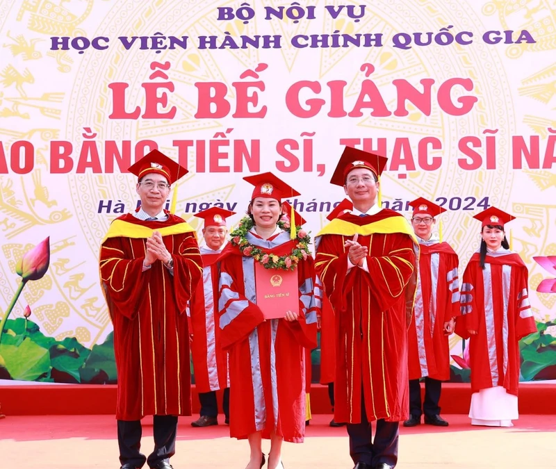 Học viện Hành chính Quốc gia trao bằng cho 17 Tiến sĩ Quản lý công