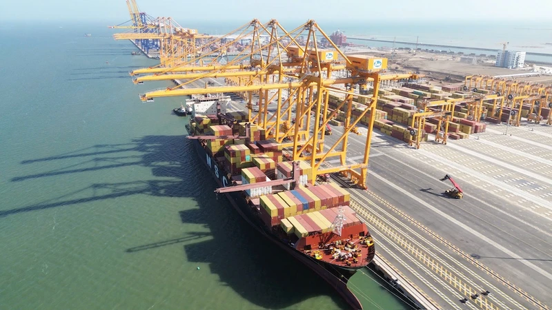 Bến số 3, số 4 Khu vực Cảng Lạch Huyện (Hải Phòng) mới hoàn thành, đưa vào khai thác, bốc dỡ tàu hàng thương mại đầu tiên. (Ảnh: Việt Cường)