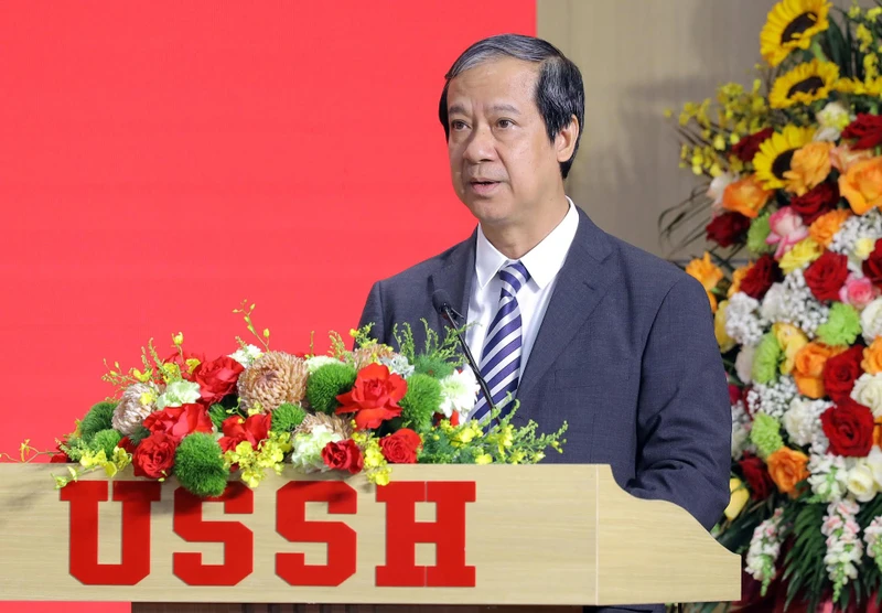 Bộ trưởng Giáo dục và Đào tạo Nguyễn Kim Sơn phát biểu tại Hội thảo khoa học quốc gia “Bác Hồ với giáo dục, giáo dục với Bác Hồ”.