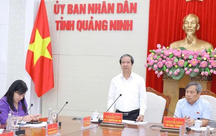 Bộ trưởng Giáo dục và Đào tạo Nguyễn Kim Sơn và Bí thư Tỉnh ủy, Trưởng đoàn đại biểu Quốc hội tỉnh Quảng Ninh Vũ Đại Thắng chủ trì buổi làm việc. (Ảnh: Bộ Giáo dục và Đào tạo)