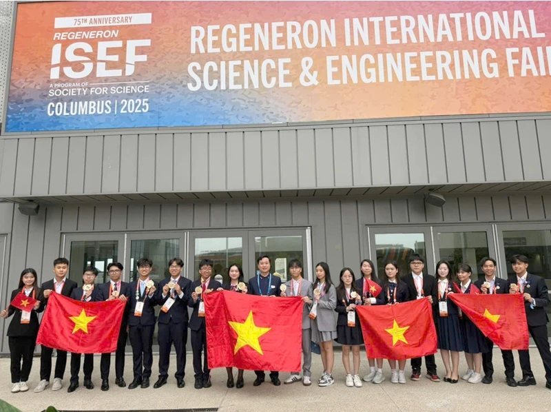Đoàn học sinh Việt Nam tại Hội thi Khoa học kỹ thuật quốc tế Regeneron ISEF 2025.