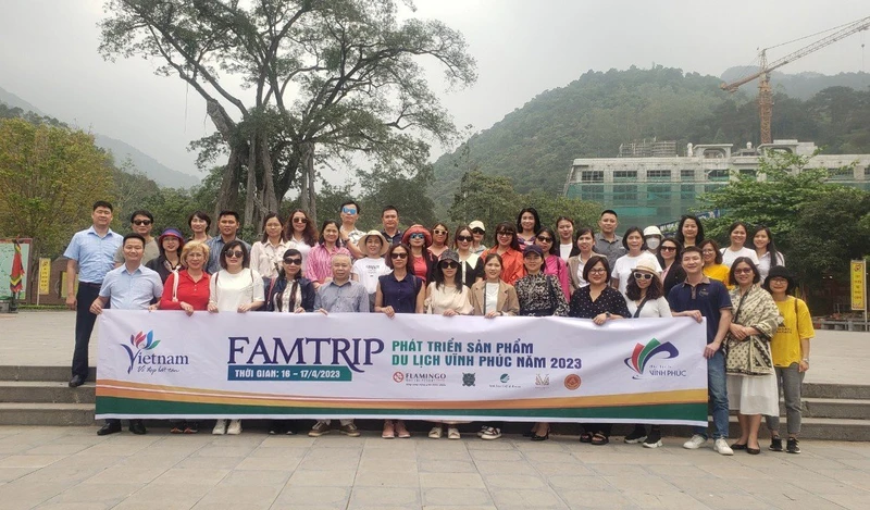 Đoàn farmtrip thăm khu danh thắng Tây Thiên.