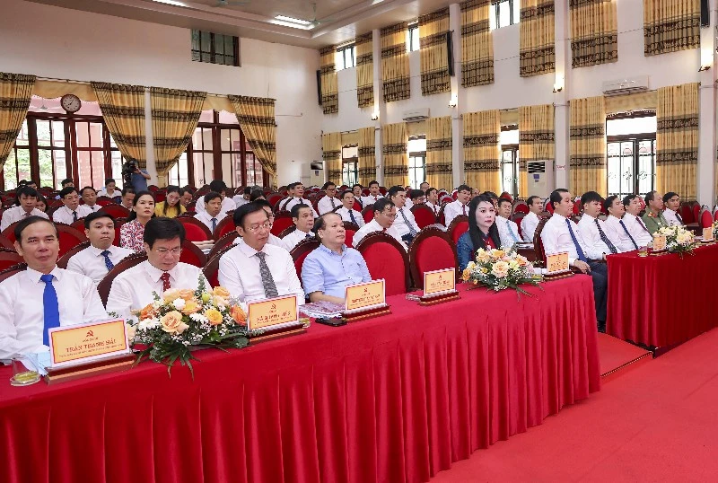 Các học viên tham gia khóa bồi dưỡng kiến thức.