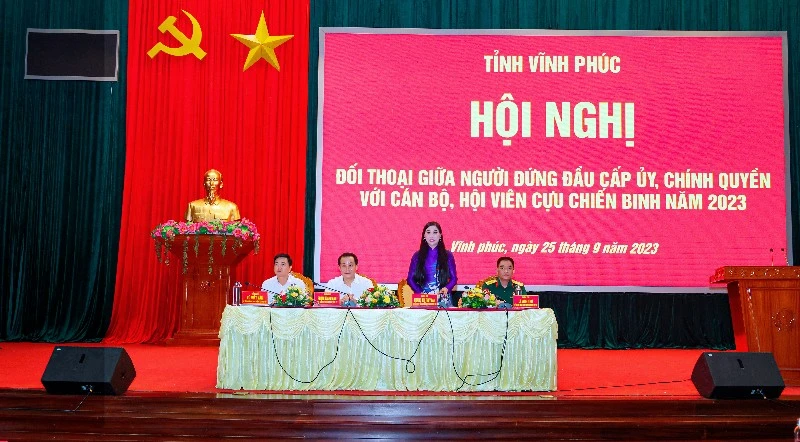 Bí thư Tỉnh ủy Hoàng Thị Thúy Lan phát biểu tại Hội nghị.