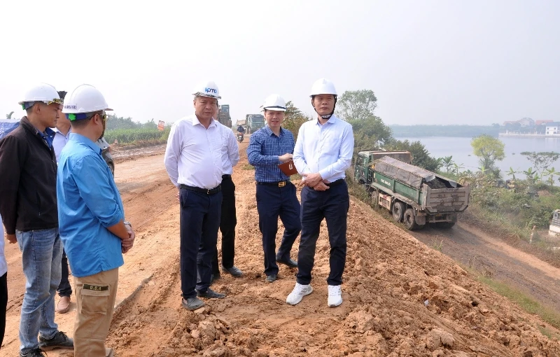 Lãnh đạo tỉnh kiểm tra tiến độ xây dựng Trạm bơm tiêu Ngũ Kiên.