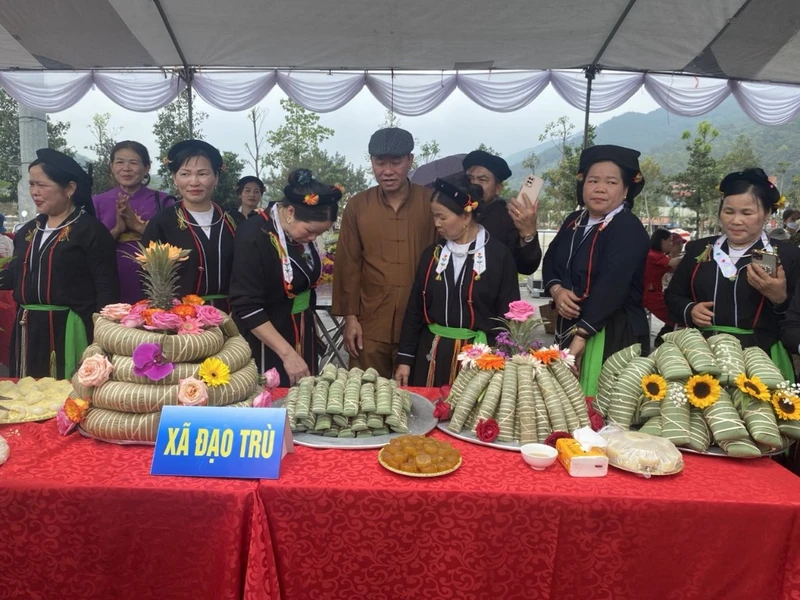 Bánh chưng gù, sản phẩm đặc trưng của người dân tộc Sán Dìu tại xã Đạo Trù, huyện Tam Đảo.
