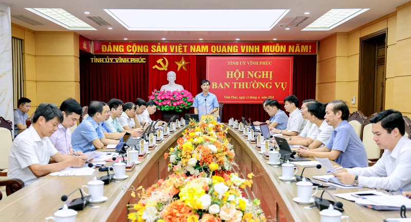 Ban Thường vụ Tỉnh ủy Vĩnh Phúc họp bàn về công tác cán bộ.