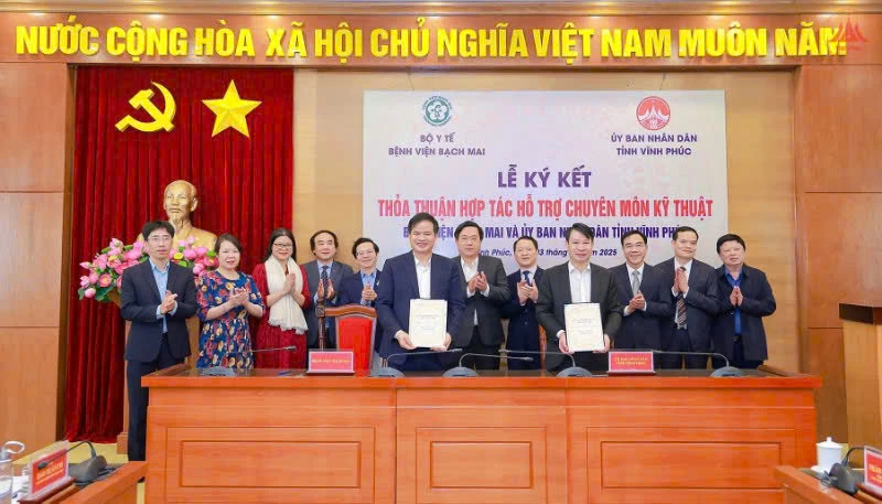 Lễ ký kết thỏa thuận hợp tác hỗ trợ chuyên môn kỹ thuật giữa tỉnh Vĩnh Phúc và Bệnh viện Bạch Mai. 