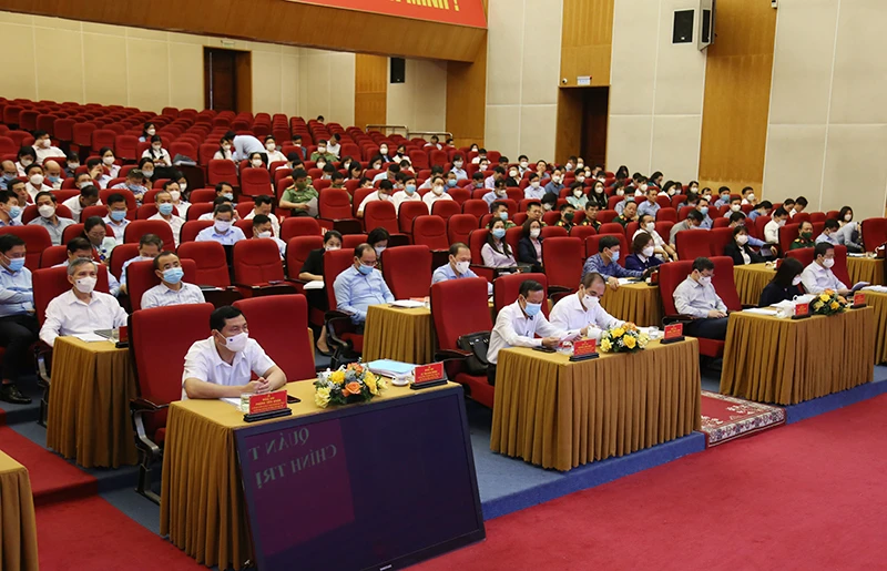 Các đại biểu tham dự hội nghị.