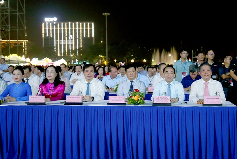 Các đại biểu tham dự Chương trình.