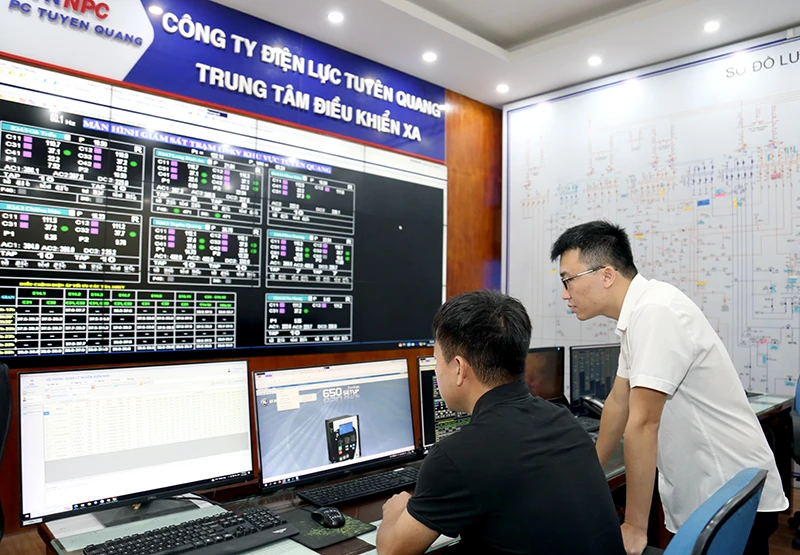 Công ty Điện lực Tuyên Quang ứng dụng công nghệ để vận hành các trạm biến áp 110Kv kết nối về Trung tâm điều khiển xa.