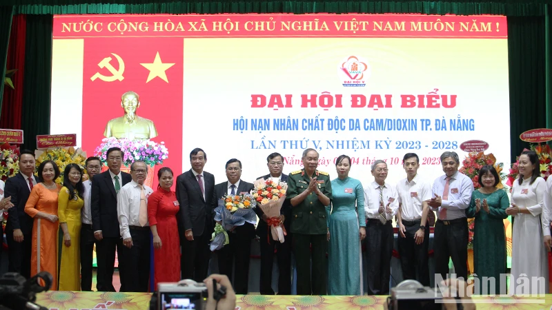 Ra mắt Ban Chấp hành nhiệm kỳ mới.