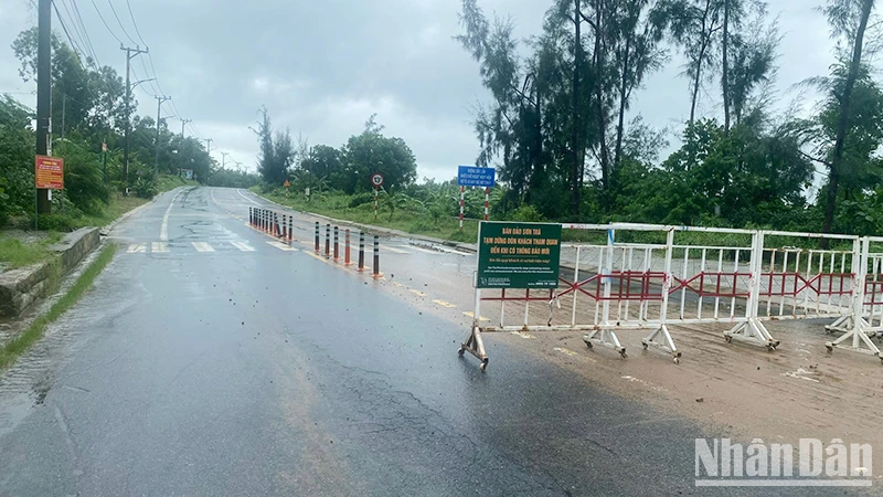 Các phương tiện không lưu thông lên bán đảo Sơn Trà đến khi có thông báo mới.