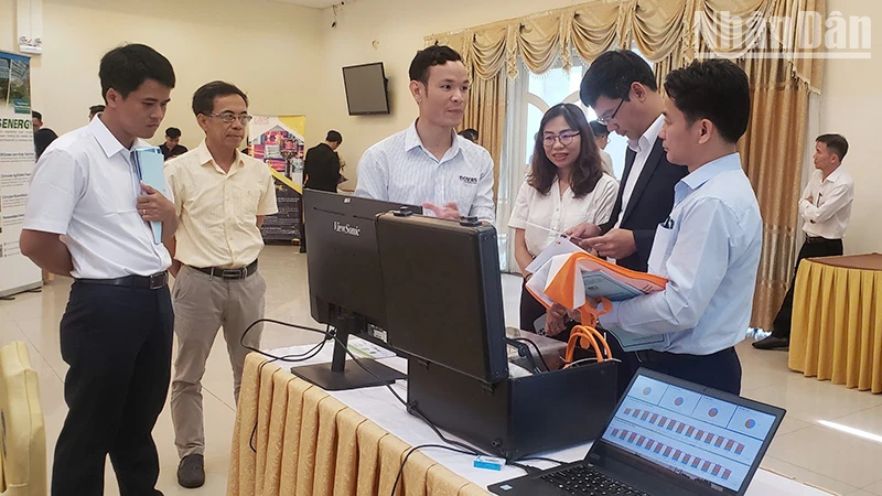 Các giải pháp hỗ trợ doanh nghiệp giảm phát thải khí nhà kính được giới thiệu tại hội thảo.