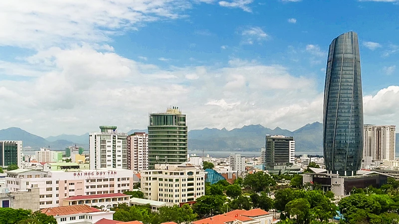 Trung tâm hành chính thành phố Đà Nẵng được sử dụng làm trụ sở làm việc một số sở, ngành. (Ảnh: PV)
