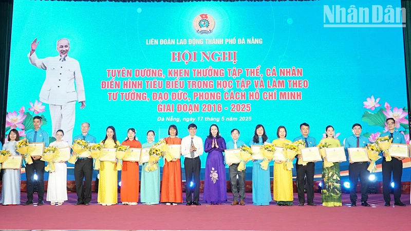 Tuyên dương các tập thể có thành tích xuất sắc trong thực hiện Chỉ thị số 05-CT/TW.