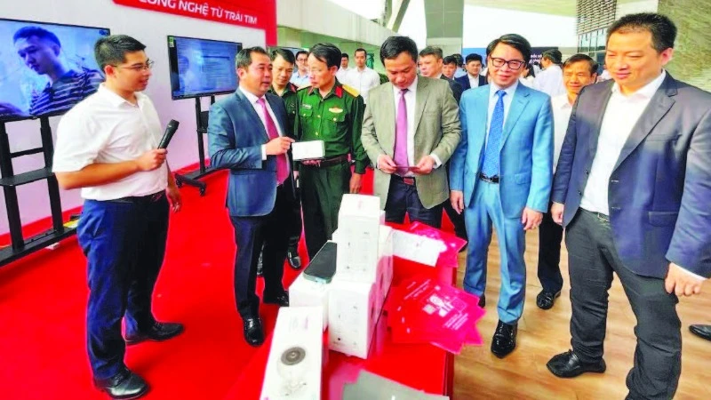 Ngày Chuyển đổi số tỉnh Hải Dương luôn thu hút đông cán bộ, người dân và doanh nghiệp viễn thông tham gia.