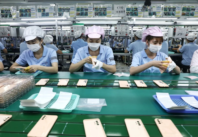 Sản xuất tại Công ty TNHH Samkwang Vina khu công nghiệp Quang Châu, Bắc Giang.
