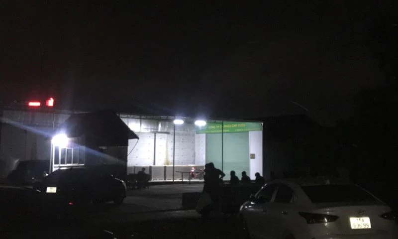 Hiện trường vụ nổ được lực lượng công an phong tỏa, điều tra