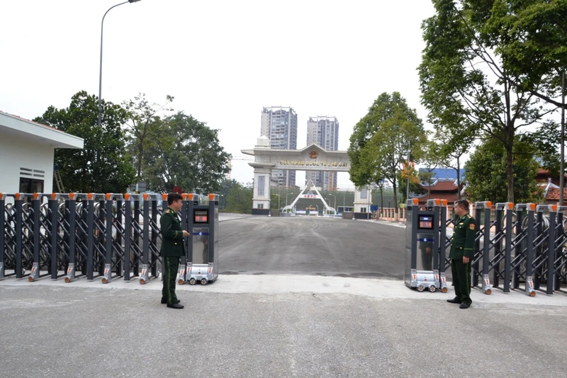 Trạm Biên phòng Cửa khẩu quốc tế Lào Cai kiểm tra kỹ thuật để chuẩn bị mở Cửa khẩu đường bộ xuất, nhập cảnh Lào Cai-Hà Khẩu.