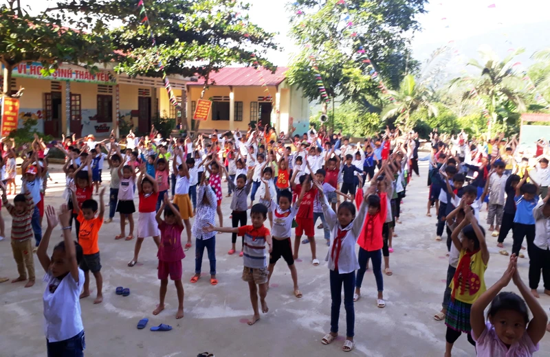Học sinh là con em đồng bào các dân tộc thiểu số ở vùng cao của tỉnh Lào Cai. (Ảnh: QUỐC HỒNG)