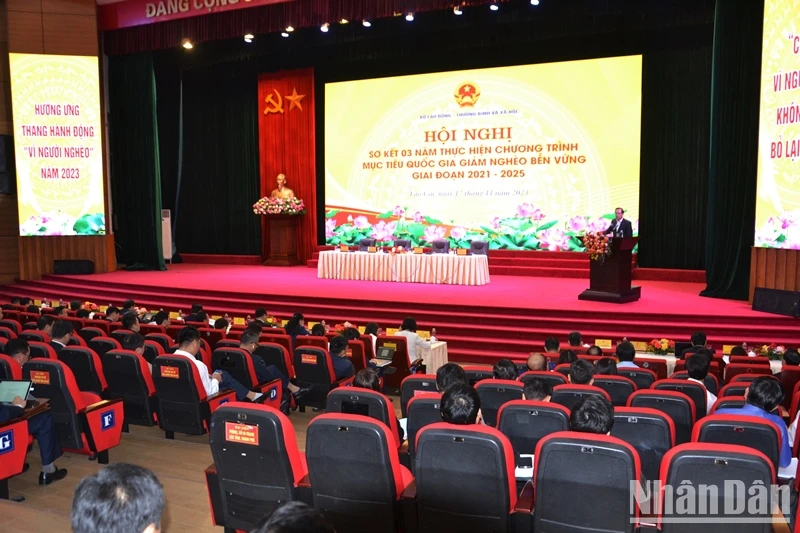 Hội nghị sơ kết 3 năm thực hiện Chương trình Mục tiêu quốc gia giảm nghèo nhanh, bền vững giai đoạn 2021-2025, tại thành phố Lào Cai. (Ảnh: QUỐC HỒNG)
