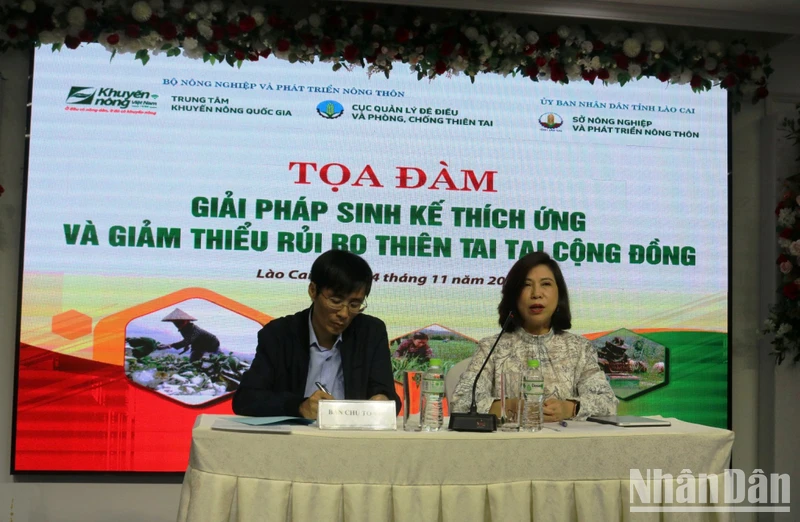 Tọa đàm "Giải pháp sinh kế thích ứng và giảm thiểu rủi ro thiên tai cộng đồng" tại Lào Cai. (Ảnh: MÙA XUÂN)