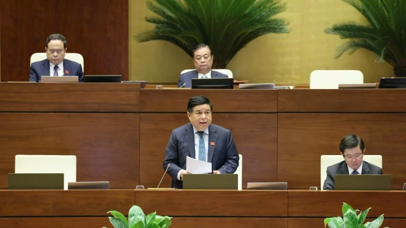 Phó Thủ tướng Nguyễn Chí Dũng phát biểu giải trình, làm rõ một số vấn đề đại biểu nêu. (Ảnh: NHẬT BẮC)
