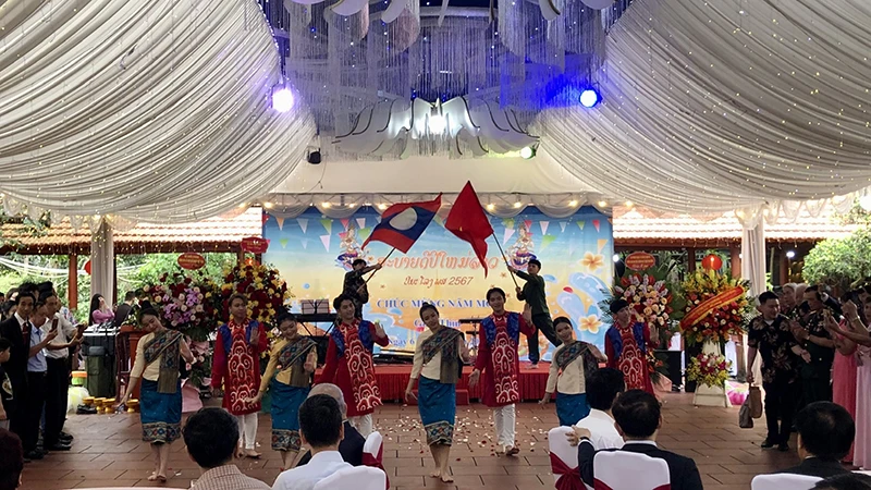 Văn nghệ chào mừng lễ đón năm mới Bunpimay.