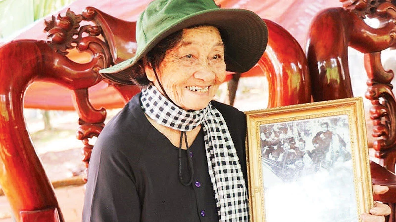 Bà Đỗ Thị Nghĩa kể lại những kỷ niệm không thể nào quên.