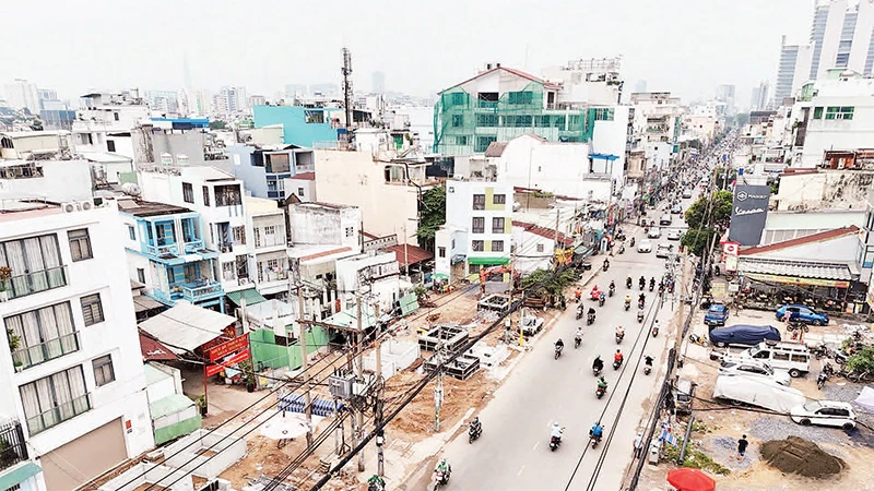 Tuyến Metro số 2 Bến Thành-Tham Lương đang hoàn tất di dời hạ tầng kỹ thuật để khởi công vào cuối năm nay.