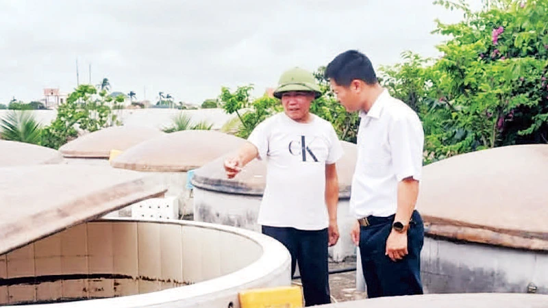 Nghề làm nước mắm ở xã Nam Cường, huyện Tiền Hải, tỉnh Thái Bình.