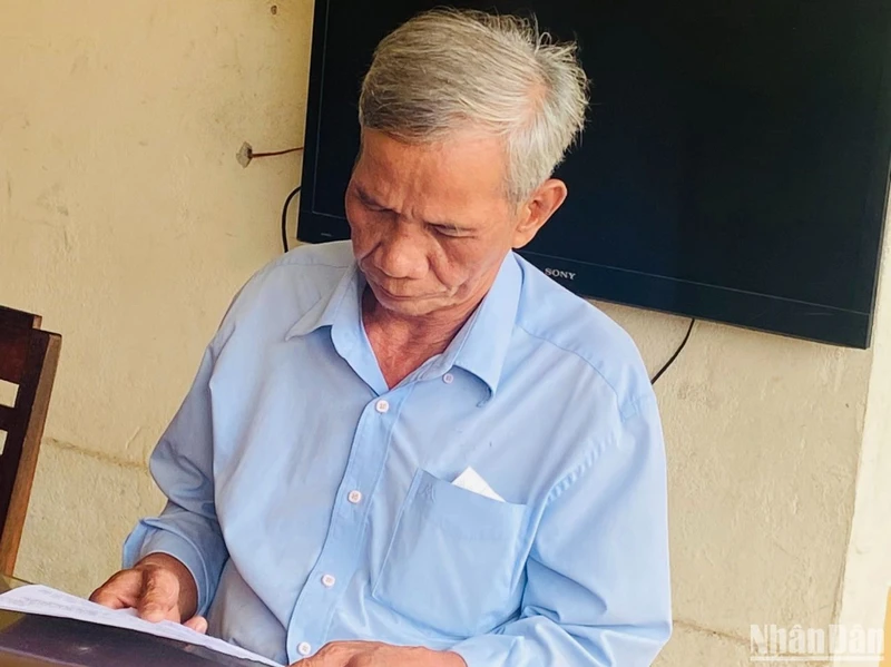 Bị cáo Trần Tấn Hùng tại thời điểm nhận quyết định tạm giam của Cơ quan Cảnh sát điều tra huyện Tư Nghĩa.
