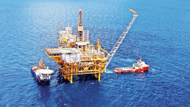 Giàn khoan dầu khí trên biển của Petrovietnam. (Ảnh: nhandan.vn)