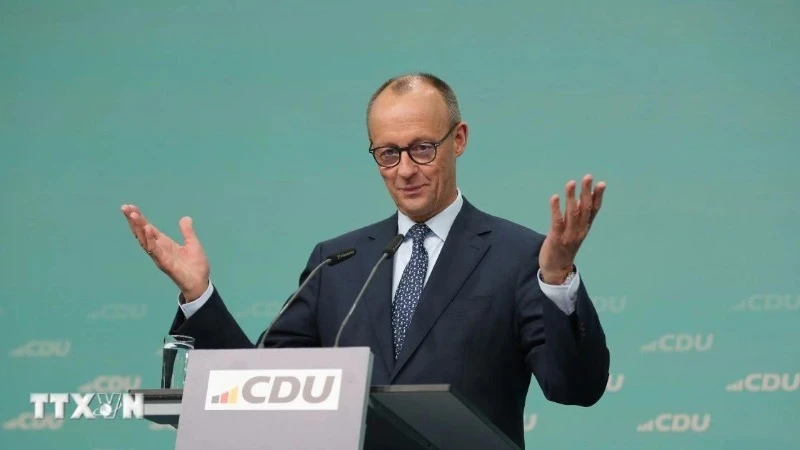 Ông Friedrich Merz phát biểu tại một cuộc họp báo ở Berlin. ̣(Ảnh: THX/TTXVN)