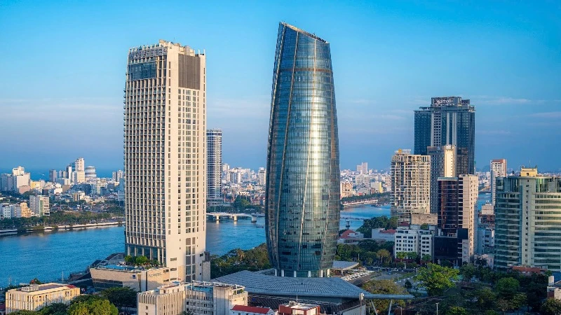 Sự phát triển của thành phố Đà Nẵng tạo nên kỳ tích bên sông Hàn.