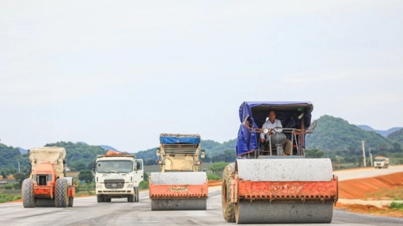  Thi công cao tốc bắc-nam, đoạn Mai Sơn-quốc lộ 45. (Ảnh minh họa MINH DŨNG)