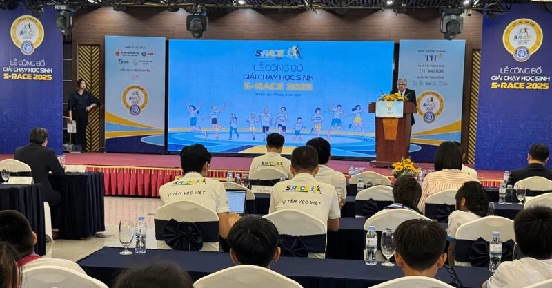 Đại diện các đơn vị tổ chức, đồng hành cùng giải chạy thông tin về quy mô, ý nghĩa của Giải chạy học sinh S - RACE 2025.