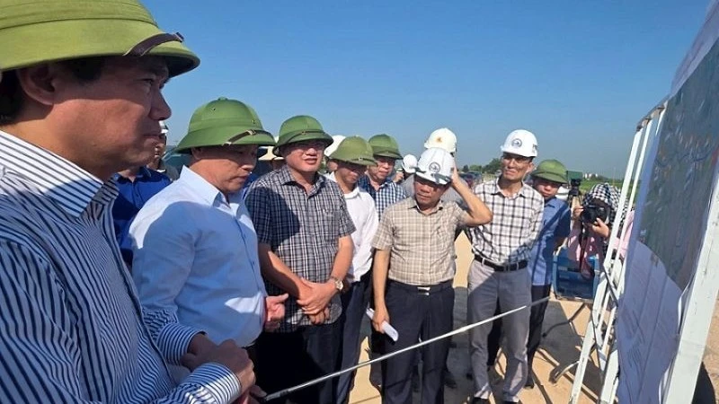 Lãnh đạo và các cơ quan chức năng của tỉnh thường xuyên kiểm tra, đôn đốc và giải quyết các vướng mắc tại các công trình thi công.