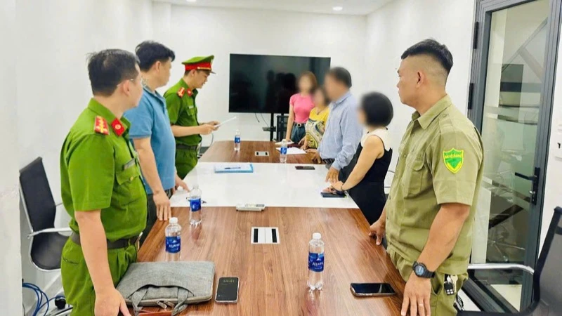 Cơ quan điều tra công bố quyết định khởi tố bị can đối với lãnh đạo của Công ty Cổ phần dịch vụ tư vấn môi trường Hải Âu.