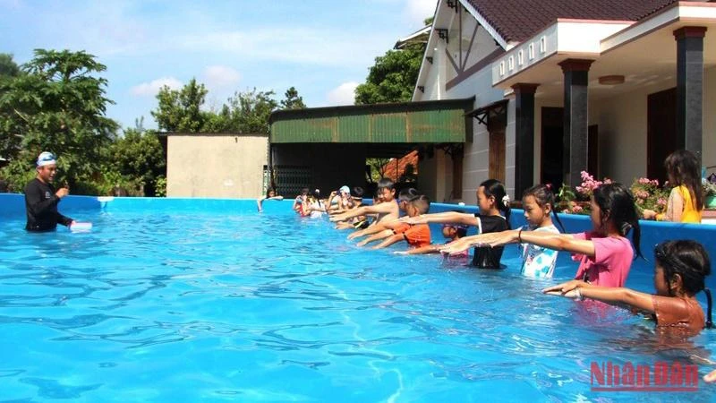 Một lớp dạy kỹ năng tại thành phố Buôn Ma Thuột, Đắk Lắk (Ảnh minh họa: Công Lý).
