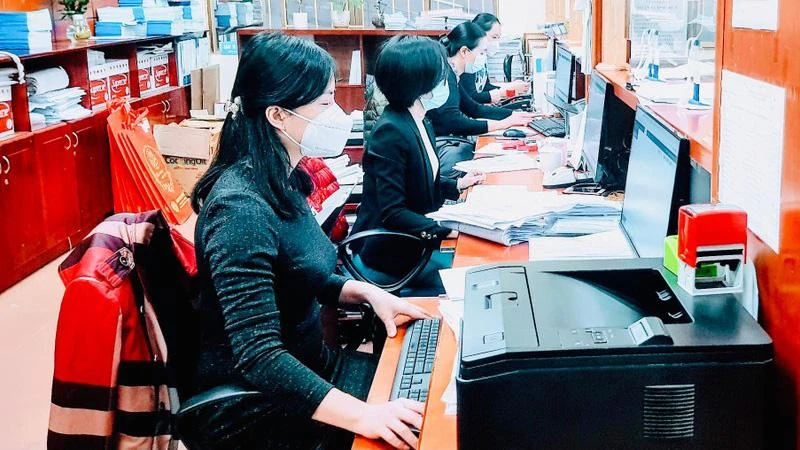 Giao dịch tại Bảo hiểm xã hội Hải Phòng (Ảnh minh họa: Quang Dũng).