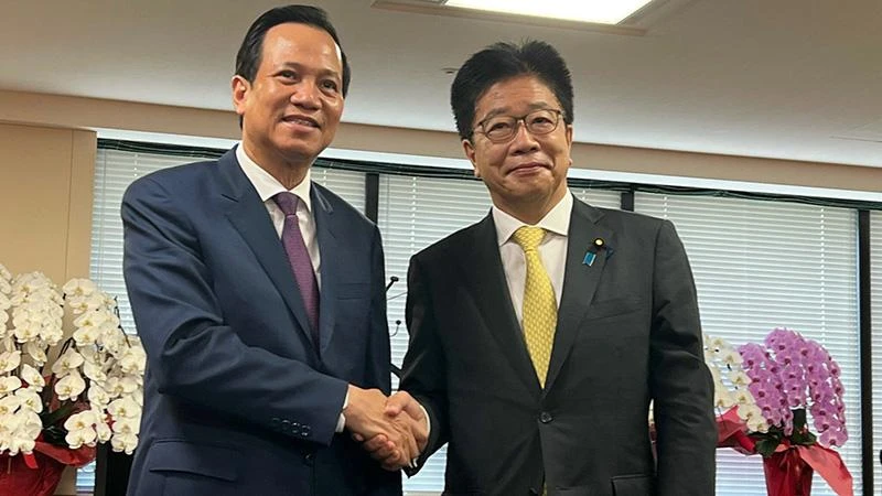 Bộ trưởng Lao động-Thương binh và Xã hội Việt Nam Đào Ngọc Dung và Bộ trưởng Y tế, Lao động và Phúc lợi xã hội Nhật Bản Kato Katsunobu. (Ảnh: Molisa)