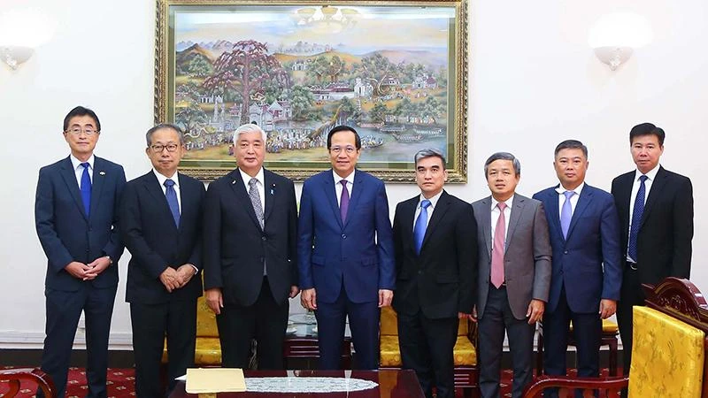 Bộ trưởng Đào Ngọc Dung tiếp Trợ lý Thủ tướng Nhật Bản Nakatani Gen (Ảnh: Molisa).