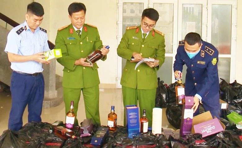 Rượu ngoại không rõ nguồn gốc bị bắt giữ.